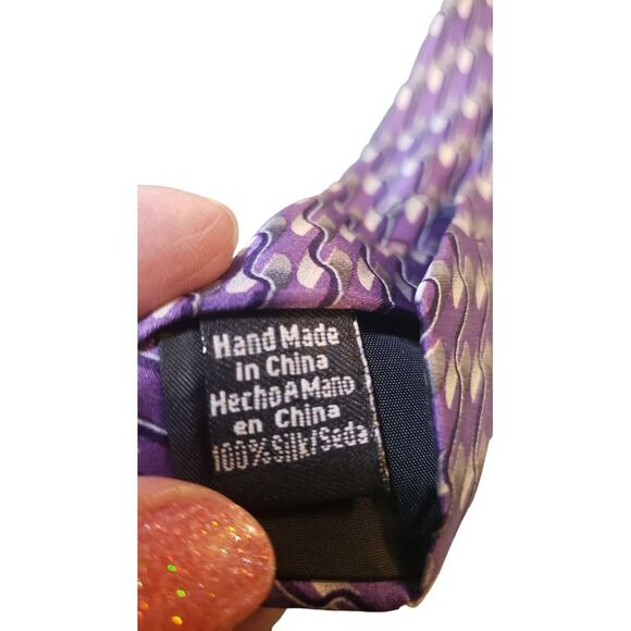 VIntage Van Heusen Mens Necktie Tie Purple Geometric 100% Silk Handmade - Picture 9 of 13